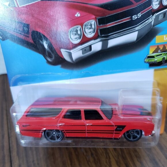 Hot Wheels HW Wagons 1/5 '70 Chevelle SS Wagon 111/250 Red - Picture 3 of 5